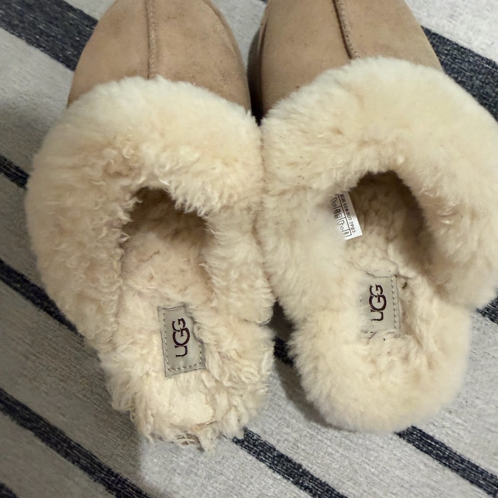 UGG big kid Cozy Shearling-Lined Slip-On Clog